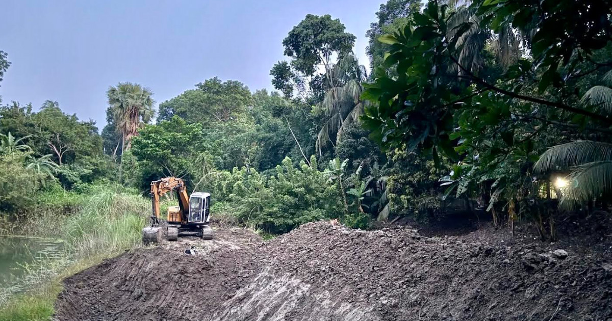 সদরপুরে মাটি কাটায় জরিমানা