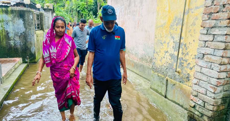 পিরোজপুরে জলাবদ্ধতায় পানিবন্দি ২০০ পরিবার, সহায়তার আশ্বাস