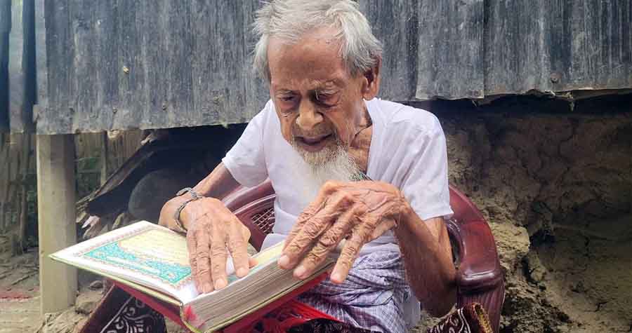 নাটোরের প্রবীণতম ব্যক্তি আব্বাস প্রামাণিক, ১২৩ বছর বয়সেও বিস্ময়কর জীবনযাপন