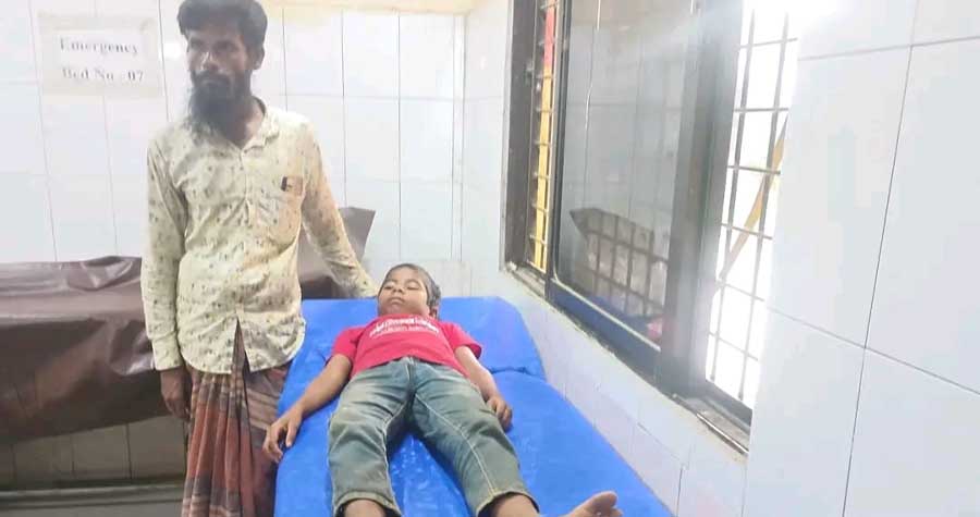 মধুপুরে চোর সন্দেহে আট বছরের শিশুকে বেঁধে মারধরের অভিযোগ