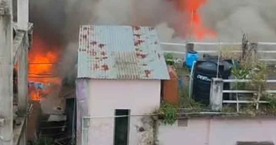 মিঠামইনে ১৫ কক্ষ বিশিষ্ট দুই তলা টিনশেড গুদাম ভস্মীভূত