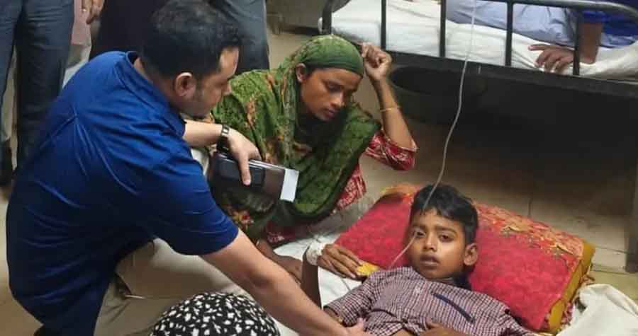 স্কুল ফিডিংয়ের দুধ পান করে অসুস্থ ১৯ শিক্ষার্থী, হাসপাতালে ভর্তি