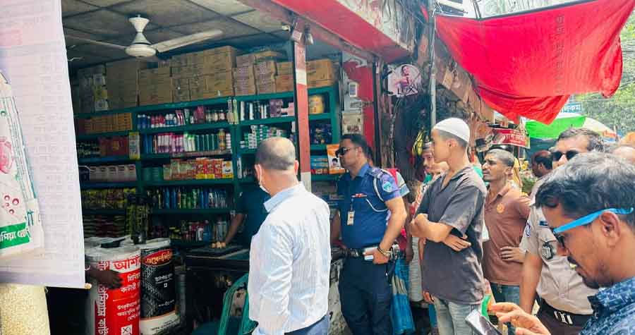অতিরিক্ত দামে এলপিজি গ্যাস ও সবজি বিক্রি করায় দেবীদ্বারে জরিমানা