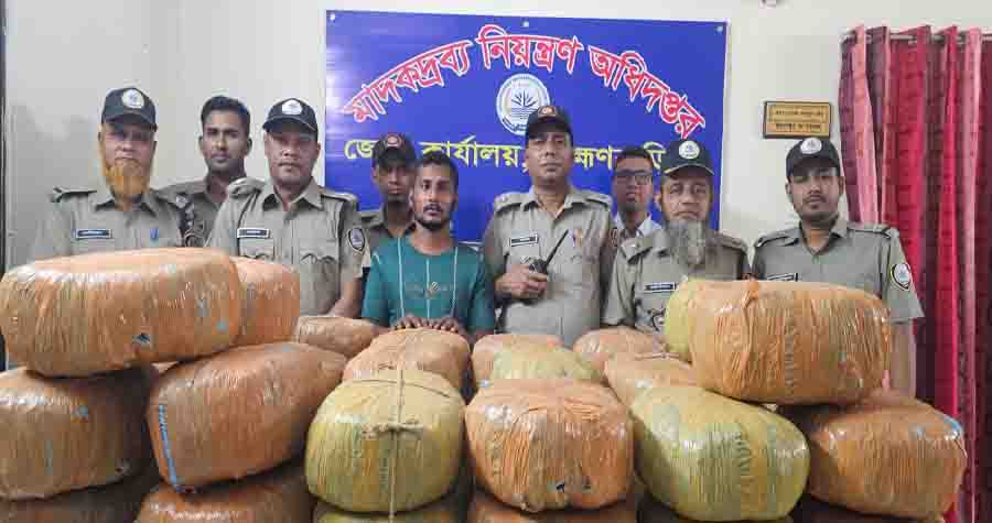 কসবায় ১২০ কেজি গাঁজাসহ যুবক গ্রেপ্তার
