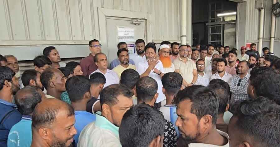 ঘোড়াশাল পলাশ ইউরিয়া কারখানায় চাঁদাবাজির বিরুদ্ধে কঠোর অবস্থা