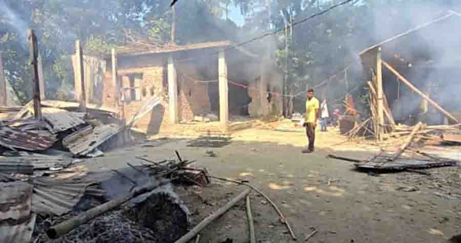 পাওনা টাকা নিয়ে বিরোধে যুবক খুন, ঘাতকের বাড়িতে আগুন