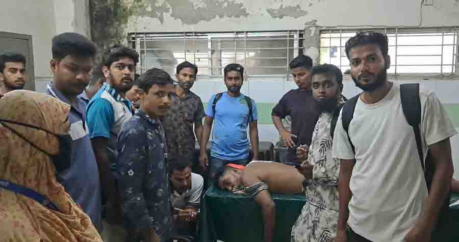 বাগেরহাটে বাংলালিংক কর্মীকে কুপিয়ে লক্ষাধিক টাকা ছিনতাই