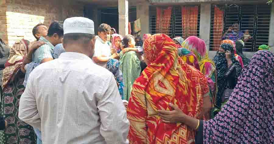 বাগেরহাটে মাদকের বলি মেধাবী শিক্ষার্থী, ব্যবসায়ীর বাড়ি উচ্ছেদচেষ্টা