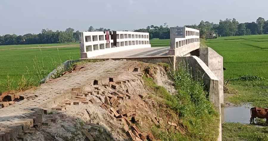 মেলান্দহে ১ কোটি টাকার সেতু এখন গলার কাঁটা, চলাচলে চরম দুর্ভোগ