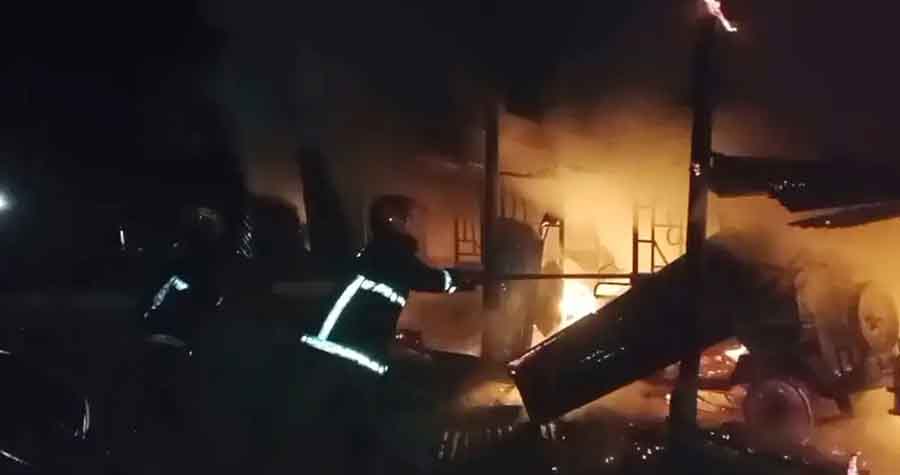 লাইসেন্সবিহীন গ্যারেজে অগ্নিকাণ্ড: ভালুকায় ১০ লাখ টাকার ক্ষয়ক্ষতি