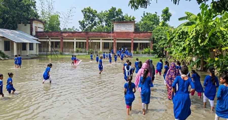 সদরপুরে জলাবদ্ধতায় ব্যাহত শিক্ষা কার্যক্রম, চরম দুর্ভোগে শিশুরা